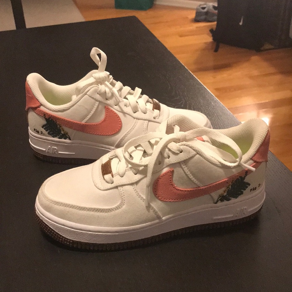 WOmens AIR FORCE 1 LOW SE 'CATECHU size 5.5